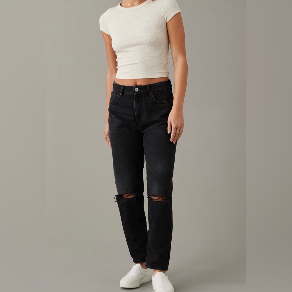 NWT American Eagle Strigid Mom Jeans